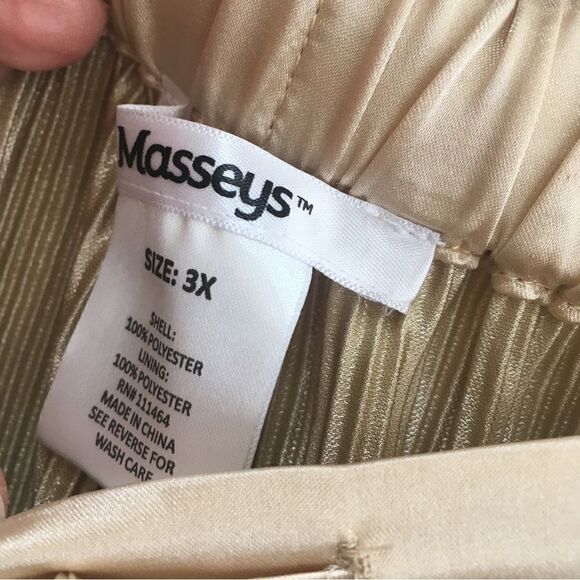 MASSEY’S LOUNGE SET IN GOLD - Picture 11 of 12